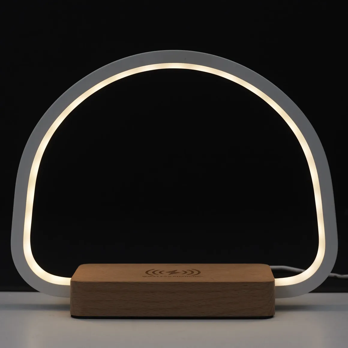 LAMPE LED CHARGEUR INDUCTION