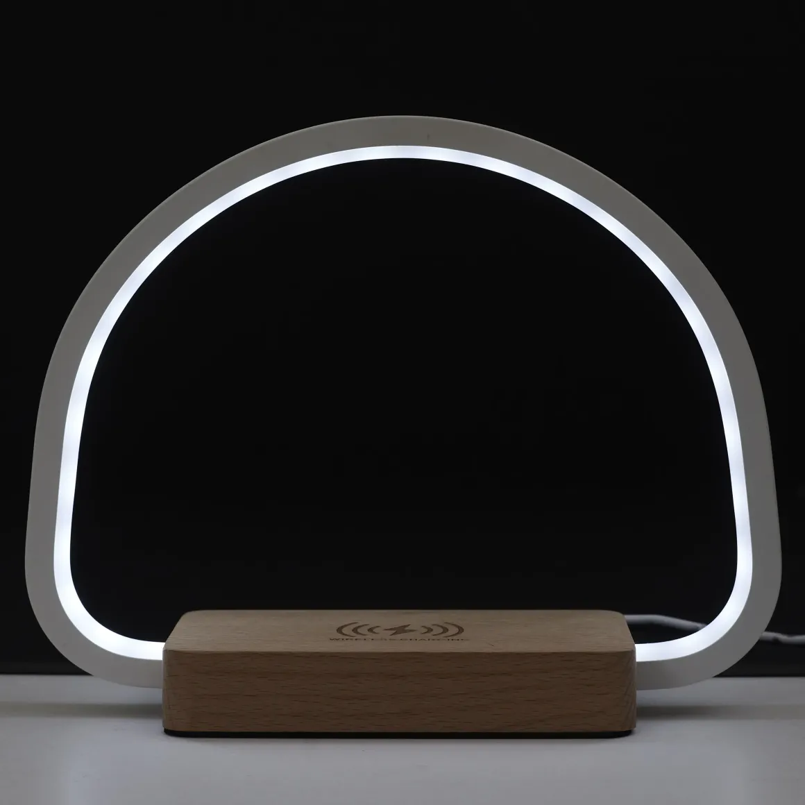 LAMPE LED CHARGEUR INDUCTION