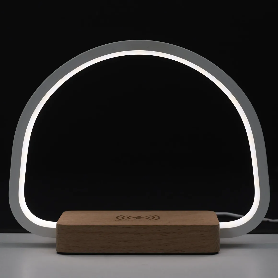 LAMPE LED CHARGEUR INDUCTION