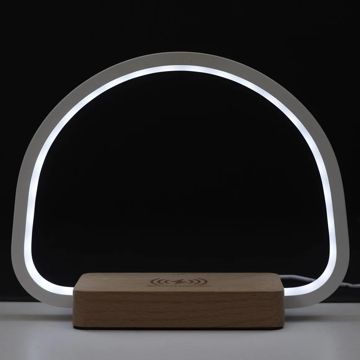 LAMPE LED CHARGEUR INDUCTION
