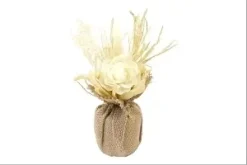 ROSE ET FLEURS SECHEES DANS POT EN TOILE BLANC