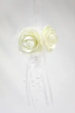 SUSPENSION BOULES DE ROSE ET PERLES BLANC