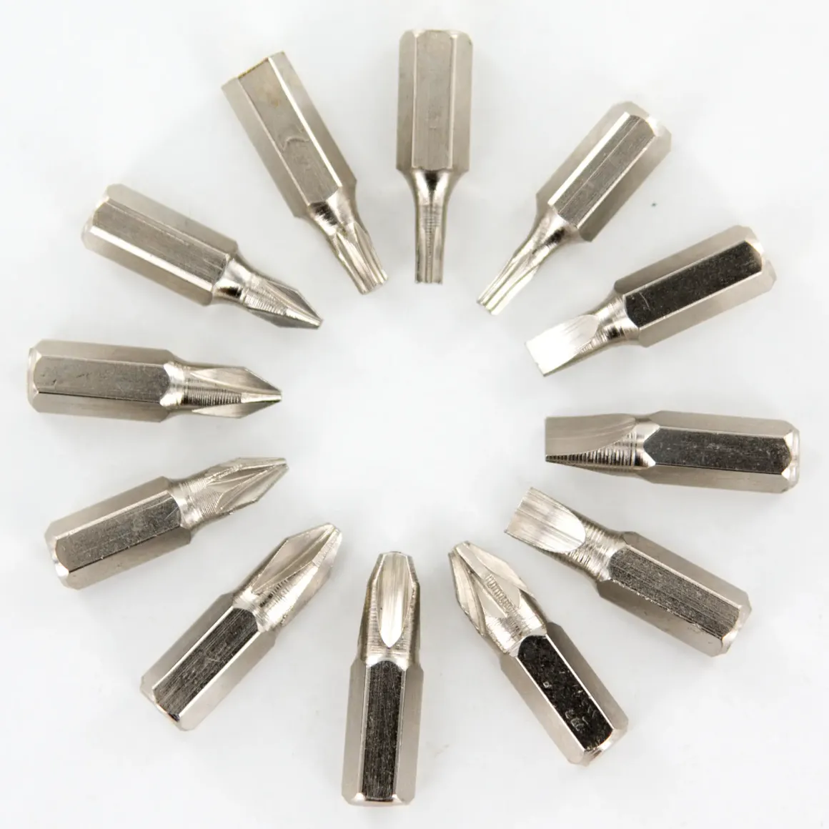 TOURNEVIS MULTIFONCTION EMBOUTS INTEGRES
